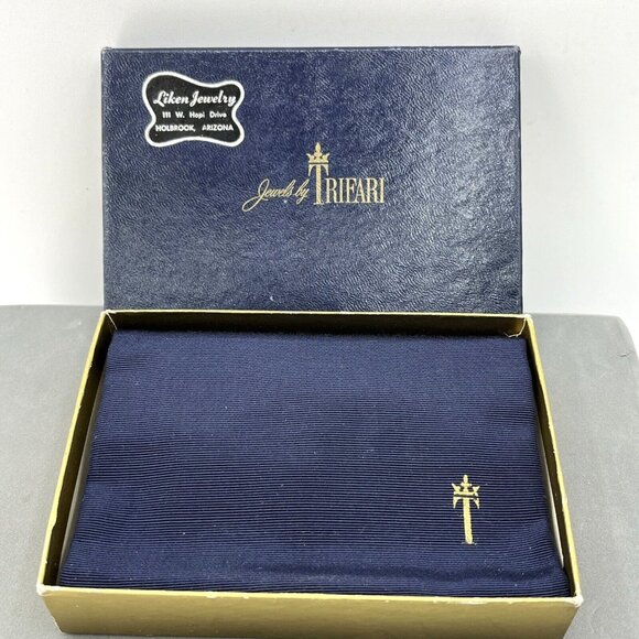 Vintage Crown TRIFARI Swirl Diamante Rhodium Brooch & Earring Boxed Demi Set - Picture 4 of 12